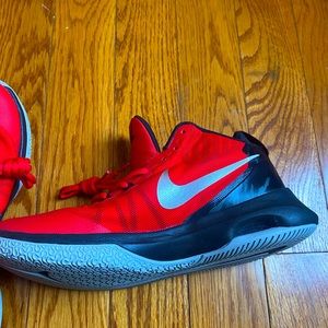 Size 9.5 Nike Sneakers !